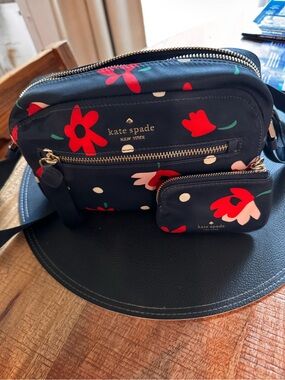 Kate Spade crossbody in very good condition.